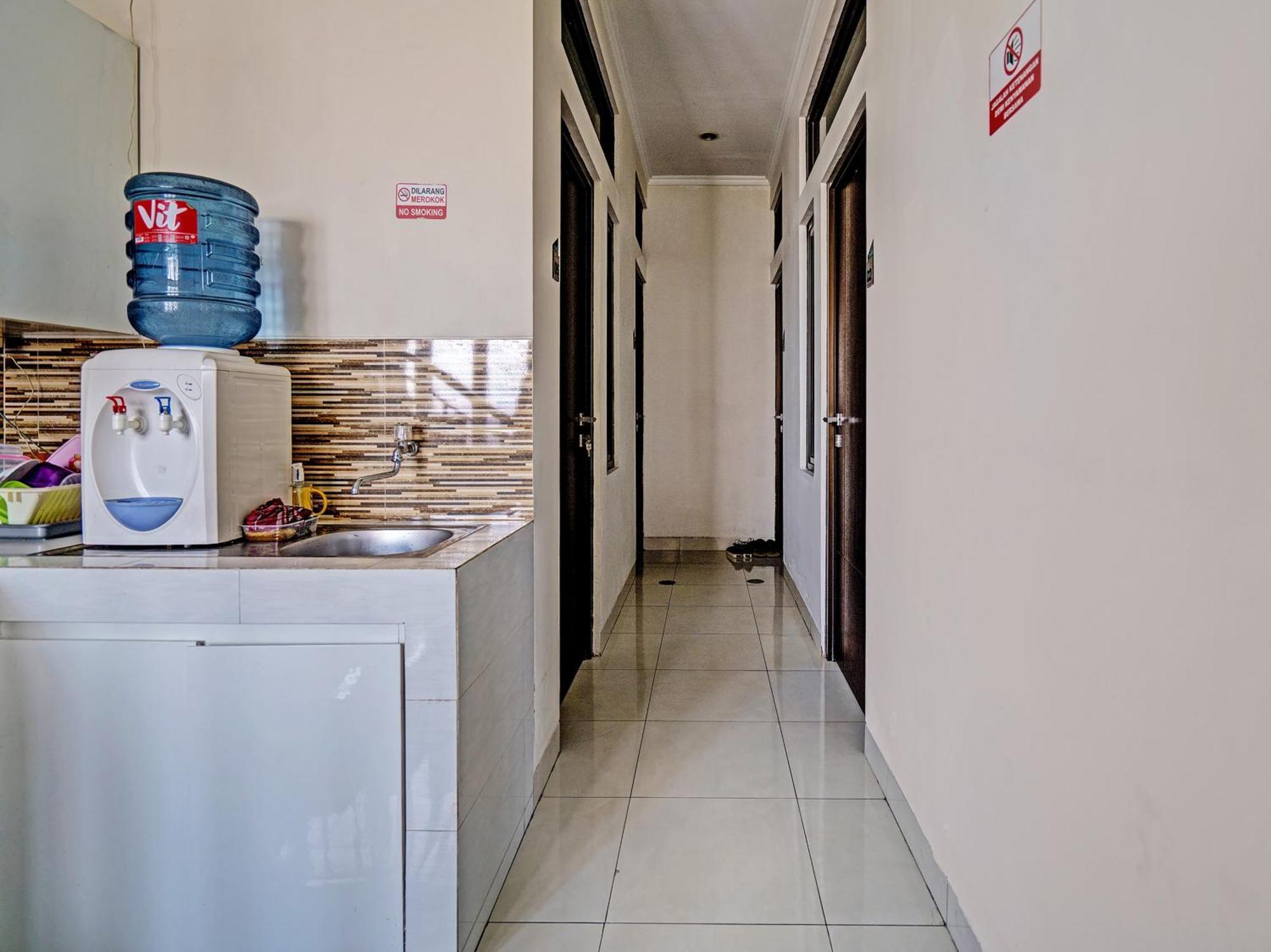 Oyo 92772 Losmen Diah Syariah Langsa エクステリア 写真